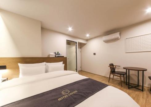 Gwangju Divine Hotel Gwangju Metropolitan City Pokój zdjęcie